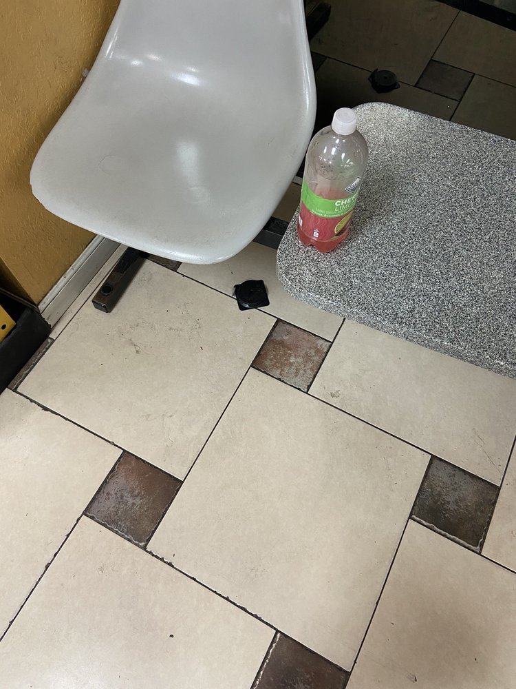 UNIVERSITY LAUNDROMATS Updated August 2024 1917 E Fletcher Ave