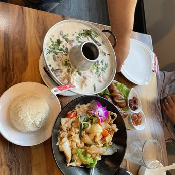 Flamin’ Thai - Tom kha. Pas kee mao. Lao sausage - Thai Near Me - Minneapolis, Minnesota