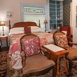 Loganberry Inn - The Churchill room