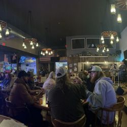 Sportsman's Public House - Busy and full of happy faces that speaks volumes to me !!
