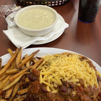60's Cafe & Diner - Chilly burger, clam chowder and John Wayne BBQ burger - Diners Near Me - Tualatin, Oregon