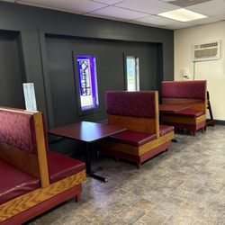 DD's Eatery - Dining area