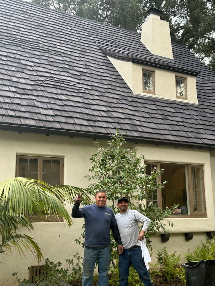 Slide of Angeles Roofing