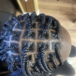Awa's Beautiful Hair Bar - Knotless braids by Oumy
