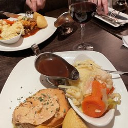 Oscars Cafe Bar &  Restaurant - Turkey & Ham Dinner.