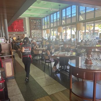 Rigo - Beautiful & spacious interior! - Spanish Near Me - Honolulu, Hawaii