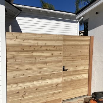 A & H Sullivan Construction - Modern Horizontal Western Red Cedar Gate with clear Sealer - General Contractors Near Me - San Diego, California A & H Sullivan Construction - Modern Horizontal Western Red Cedar Gate with clear Sealer - General Contractors Near Me - San Diego, California