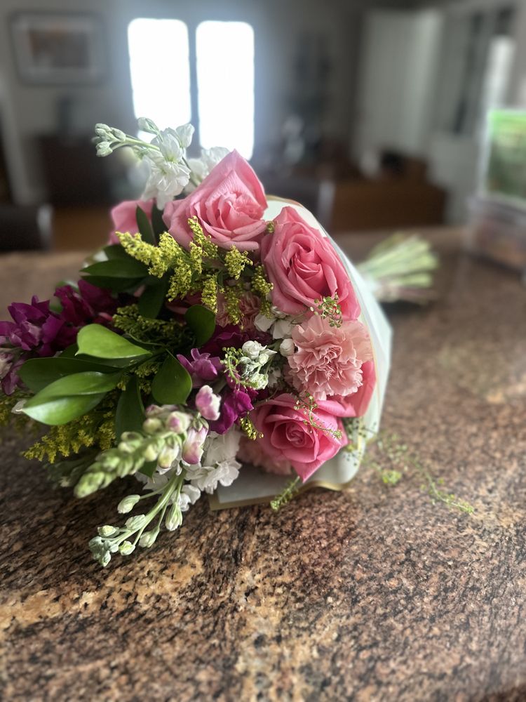 Hunny’s Boards & Flowers Logo