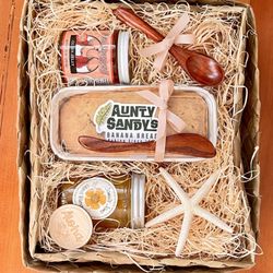 Maui's Finest Gifts - Custom gift basket featuring auntie Sandy's banana bread, Jamie's Lilikoi Butter and guava jelly, a Hawaiian specialty