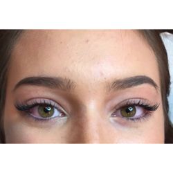 Devilash - Modified cateye and natural brows is everything.