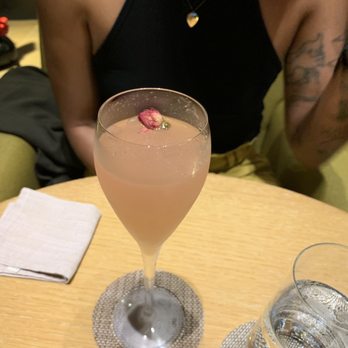 Alibi - Wine Dine Be Social - Floating rose bud - Seafood Near Me - Hong Kong, HK