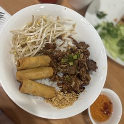 Pho Houston - Vermicelli with grilled pork and egg roll