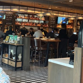 The Pearl - Bar area - New American Near Me - Dublin, Ohio