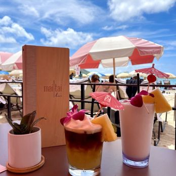 Mai Tai Bar - White Wash (Left) & Pina Colada (Right) - Cocktail Bars Near Me - Honolulu, Hawaii