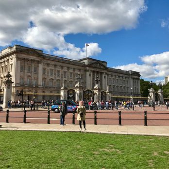 Buckingham Palace - Landmarks & Historical Buildings Near Me - London, XGL Buckingham Palace - Landmarks & Historical Buildings Near Me - London, XGL