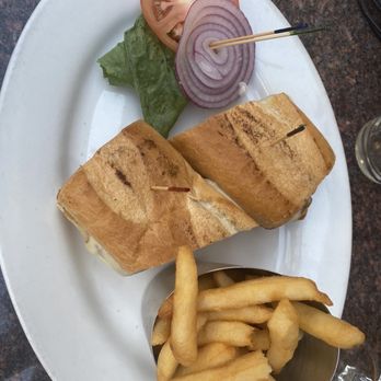 Celtic Pub Restaurant - Chicken sandwich - Irish Pub Near Me - New York, New York