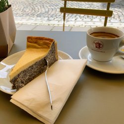 Culinela - Der Mohnkuchen zum hervorragenden Kaffee ist köstlich