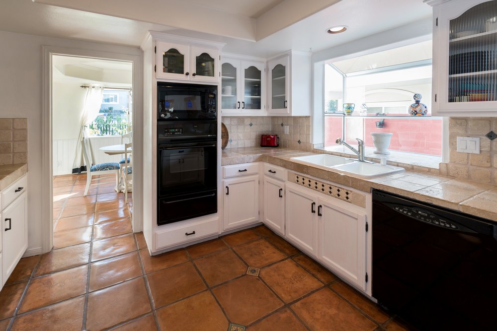 TERRI DUNNRE/MAX ESTATE PROPERTIES 16 Photos 1040 Manhattan Beach