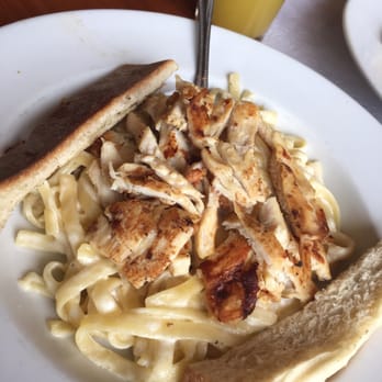 Café de la Flor - Fettuccine Alfredo con Pollo - Cafeteria Near Me - Tijuana, BCN Café de la Flor - Fettuccine Alfredo con Pollo - Cafeteria Near Me - Tijuana, BCN