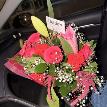 Dottie's Flowers & Plants - Bouquet - Florists Near Me - Reseda, California Dottie's Flowers & Plants - Bouquet - Florists Near Me - Reseda, California