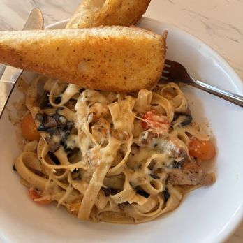 Goodfolks - Chicken Alfredo Pasta - Comfort Food Near Me - Georgetown, Texas