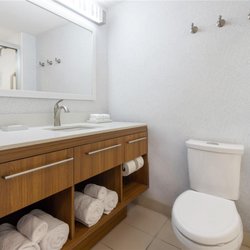 Home2 Suites by Hilton Gillette - Guest room bath