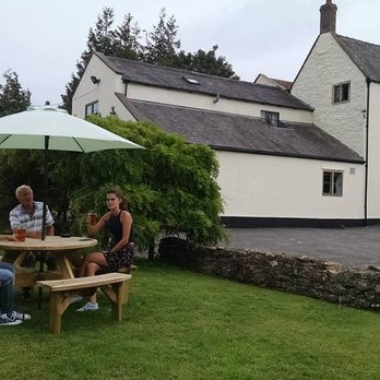 The Holcombe Inn - enjoying a bit of English sunshine - Bed & Breakfast Near Me - Somset, SOM