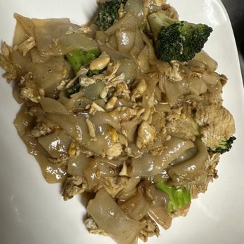 Thai Time - Pad Se Eew with chicken - Thai Near Me - Falls Church, Virginia Thai Time - Pad Se Eew with chicken - Thai Near Me - Falls Church, Virginia