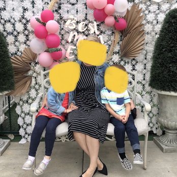 My First Montessori - COVID-safe Mother's Day photos & gifts, May 2021 - Montessori Schools Near Me - Huntington Beach, California My First Montessori - COVID-safe Mother's Day photos & gifts, May 2021 - Montessori Schools Near Me - Huntington Beach, California