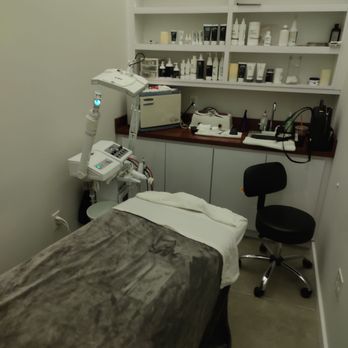 Escape Salon & Day Spa - Facial bed/room - Hair Salons Near Me - Manassas, Virginia