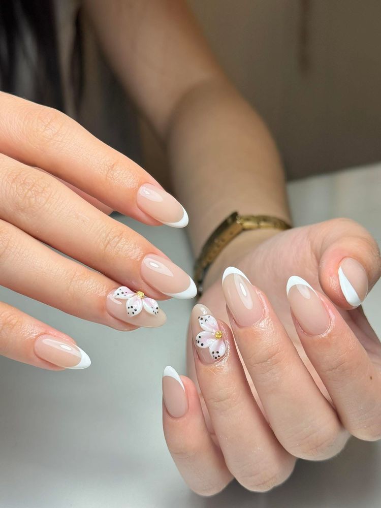 Sky Nails Logo
