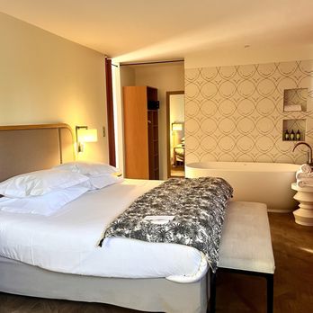 Hôtel Cézanne - Bedroom - Hotels Near Me - Aix En Provence, 13 Hôtel Cézanne - Bedroom - Hotels Near Me - Aix En Provence, 13