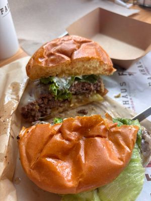 Farmhaus Burger by null