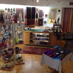 Kinna Sohna - Colourful, exotic, artisanal textiles, natural fiber clothing, shawls, jewelry, folk art, things spiritul and rugs from around the world.