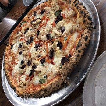 Pizzeria Lucca - Margarita pizza (Lucca pizza ingredients minus sausage and adding chicken and kalamata olives - Pizza Near Me - Roswell, Georgia