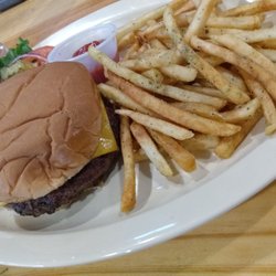 The Eagles Nest - Cheeseburger plate
