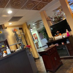 Golden Hunan Restaurant & Lounge - Entrance