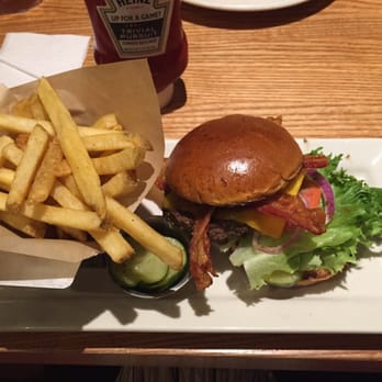 Chili's - Bacon burger - Bars Near Me - Sacramento, California