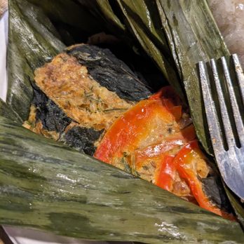 Cully Central - Moak Gai (chicken wrapped in banana leaf) - Beer Gardens Near Me - Portland, Oregon