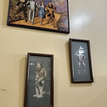 Egghead's Restaurant - Photos and decor from the movie The Wizard of Oz - Breakfast & Brunch Near Me - Fort Bragg, California