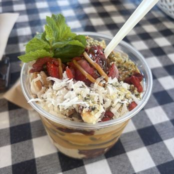 Herbivores - Chocolate peanut butter cup bowl - Coffee & Tea Near Me - Kailua-Kona, Hawaii