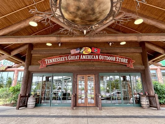 Memphis Pyramid by null