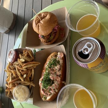 Barrow Food House - Lobster roll, chicken sandwich, fries, beer - New American Near Me - Riverhead, New York Barrow Food House - Lobster roll, chicken sandwich, fries, beer - New American Near Me - Riverhead, New York