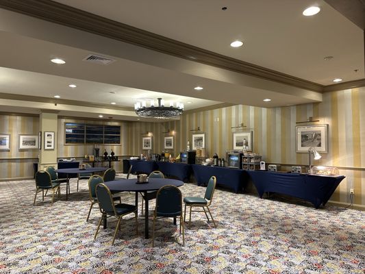 Newport Beach Hotel & Suites by null