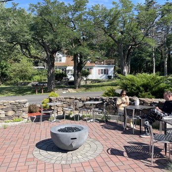The Mug Cafe - Outside seating - Cafes Near Me - Mount Pocono, Pennsylvania