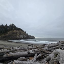 Fisherman's Cove RV Park - Waikiki Beach at Cape Disappointment State Park just 2 miles south
