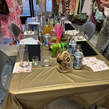 Nikki's Sandbar - Workshop table 1 - Bartenders Near Me Nikki's Sandbar - Workshop table 1 - Bartenders Near Me