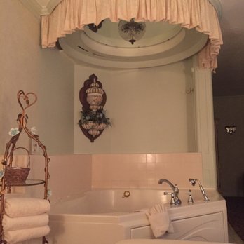 Lowell Inn - The tub in our room. - Hotels Near Me - Stillwater, Minnesota