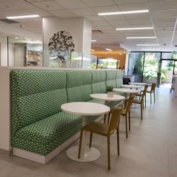 los gamos cafe - Light and airy Cafe, clean and spacous.