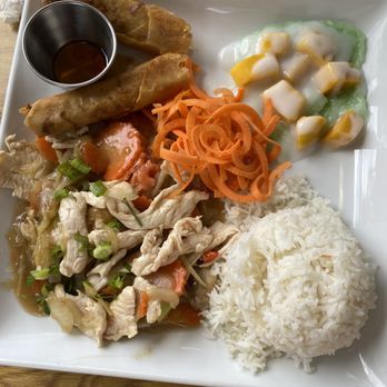 Lee’s Thai - #21 Lunch Special Garlic Fresh Ginger with Chicken - Thai Near Me - Falls Church, Virginia Lee’s Thai - #21 Lunch Special Garlic Fresh Ginger with Chicken - Thai Near Me - Falls Church, Virginia